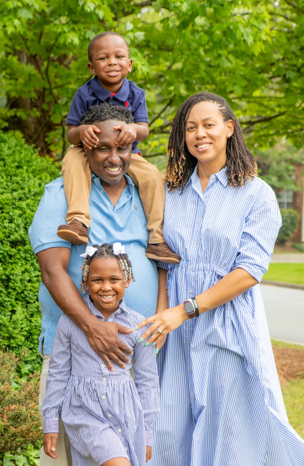 McKenzie and Jackson with their mom and dad